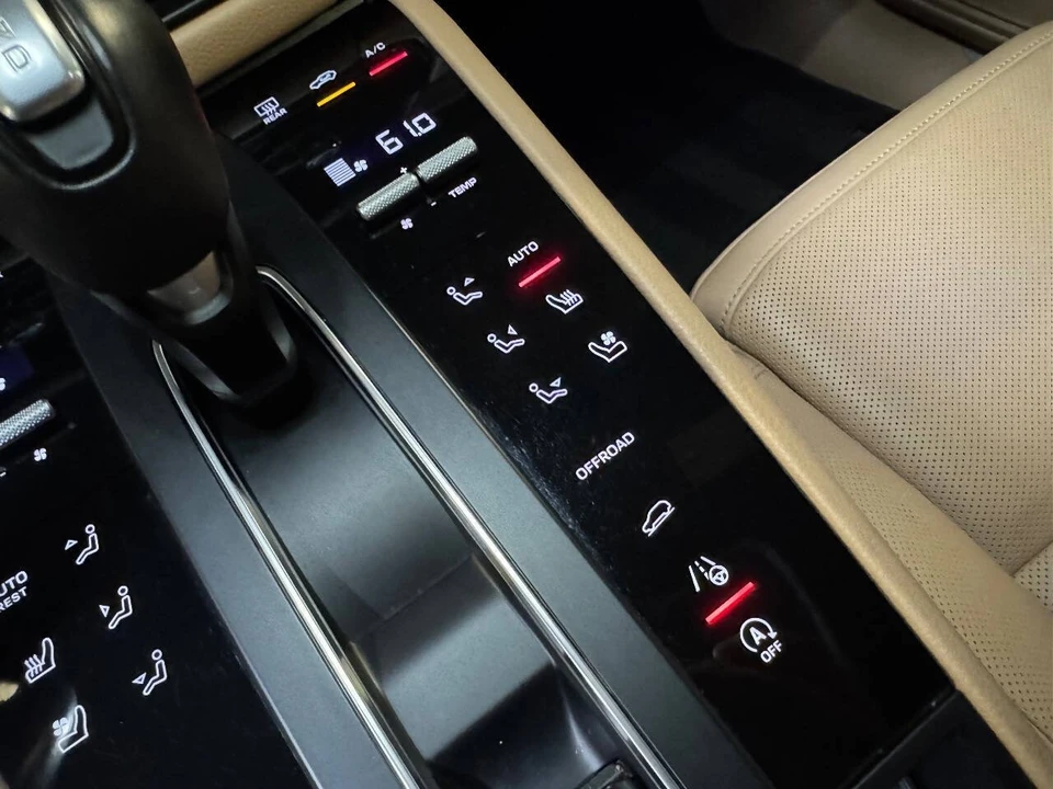 2024 Porsche Macan - Image 18 of 21