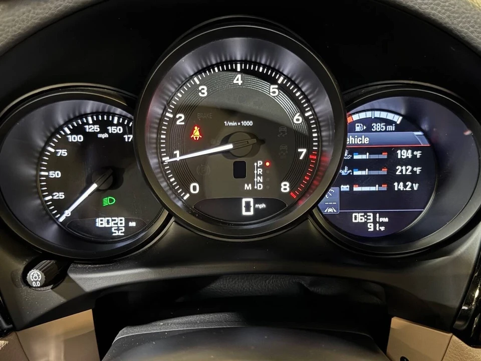 2024 Porsche Macan - Image 11 of 12