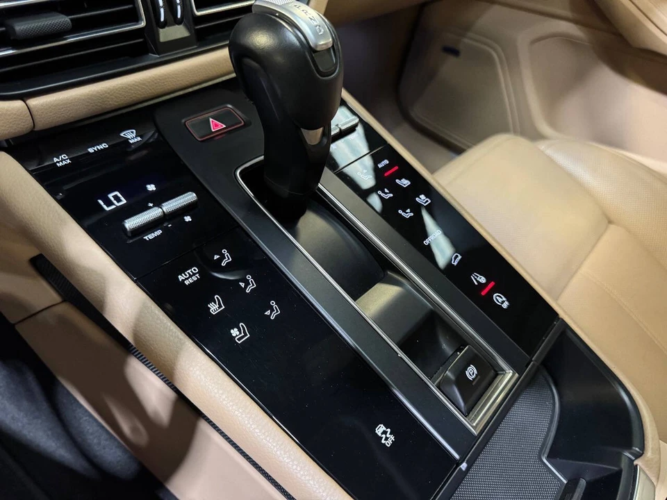2024 Porsche Macan - Image 17 of 21