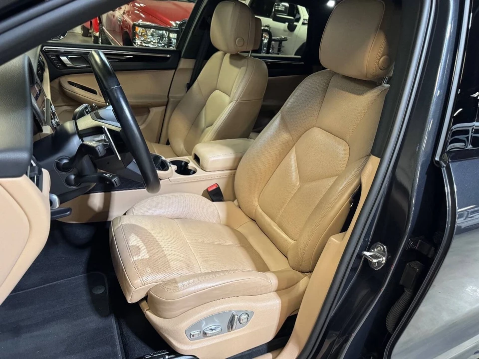 2024 Porsche Macan - Image 9 of 12