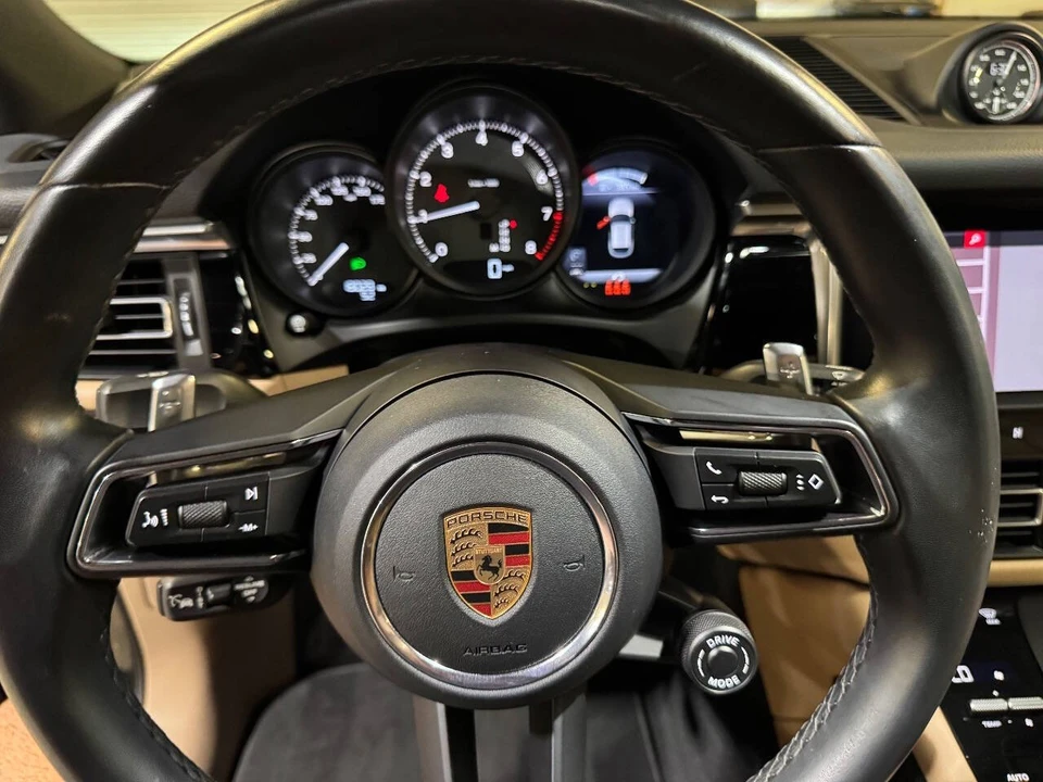 2024 Porsche Macan - Image 20 of 21