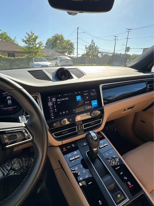 2024 Porsche Macan - Image 9 of 11
