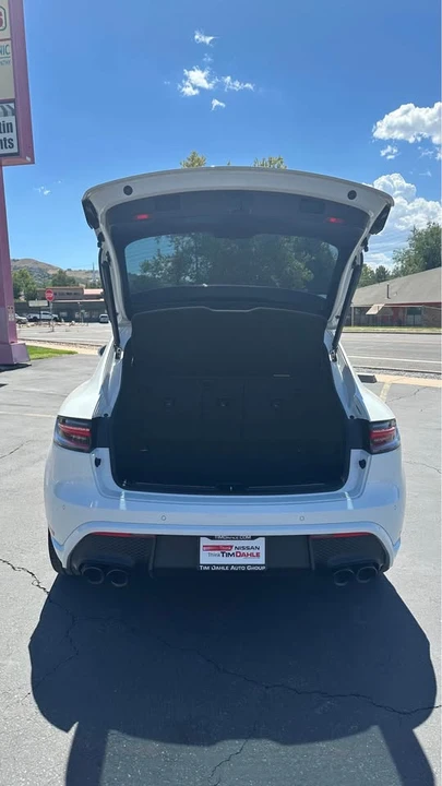 2024 Porsche Macan - Image 5 of 10