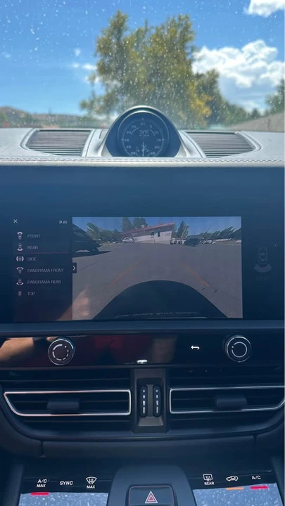 2024 Porsche Macan - Image 10 of 10