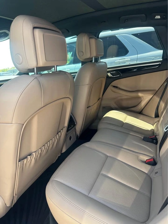2024 Porsche Macan - Image 3 of 4