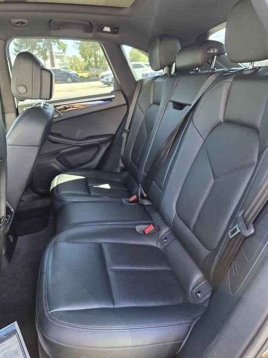 2024 Porsche Macan - Image 7 of 10