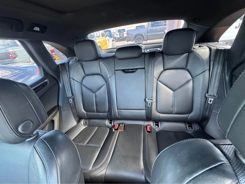 2024 Porsche Macan - Image 9 of 11