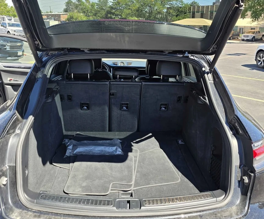 2024 Porsche Macan - Image 10 of 10