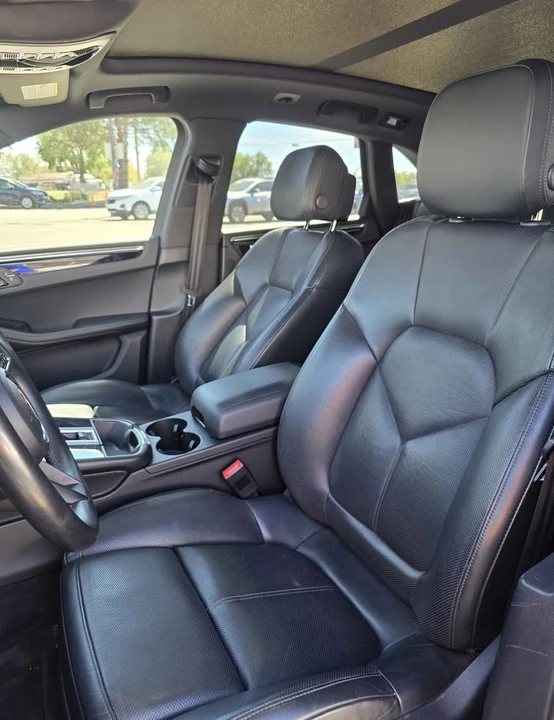 2024 Porsche Macan - Image 5 of 10