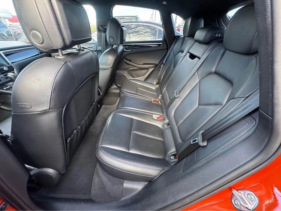 2024 Porsche Macan - Image 10 of 11