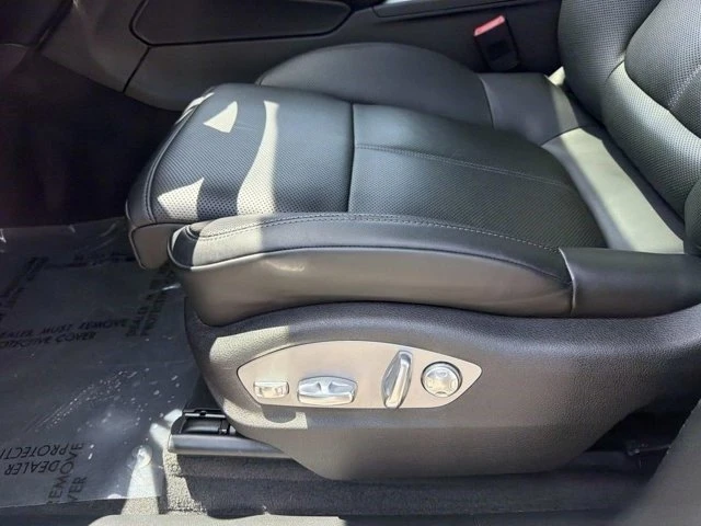2024 Porsche Macan - Image 17 of 20