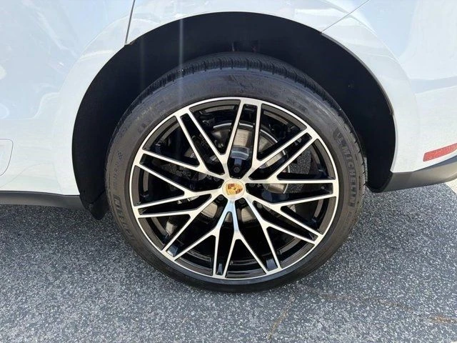 2024 Porsche Macan - Image 6 of 20