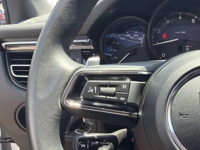 2024 Porsche Macan - Image 19 of 20