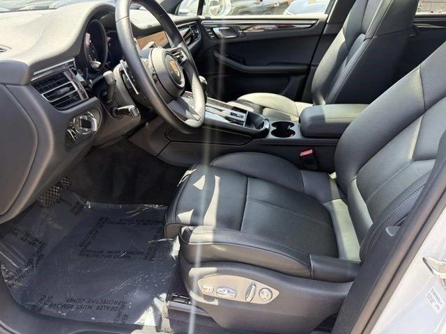 2024 Porsche Macan - Image 16 of 20