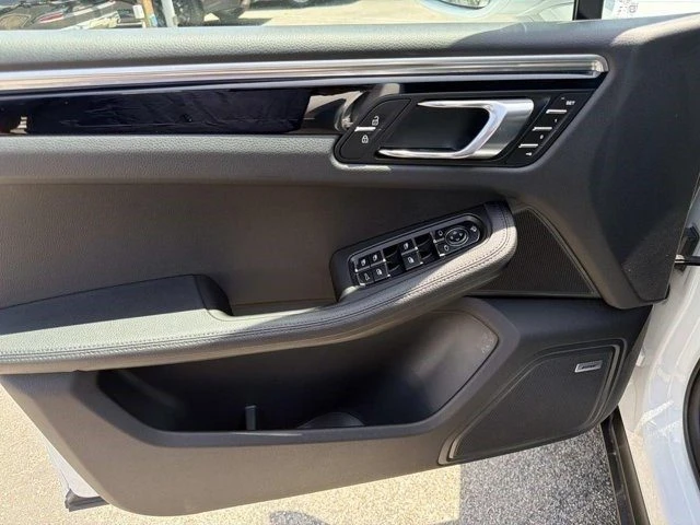 2024 Porsche Macan - Image 12 of 20