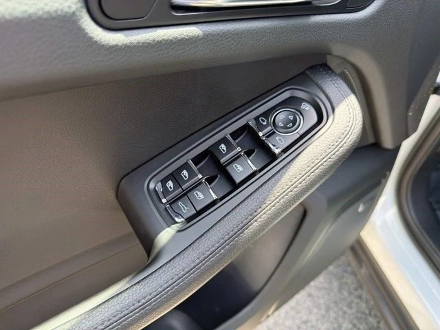 2024 Porsche Macan - Image 13 of 20