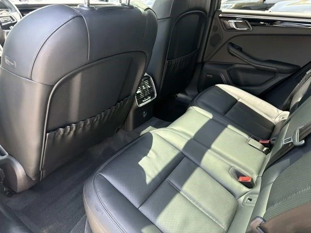 2024 Porsche Macan - Image 10 of 20
