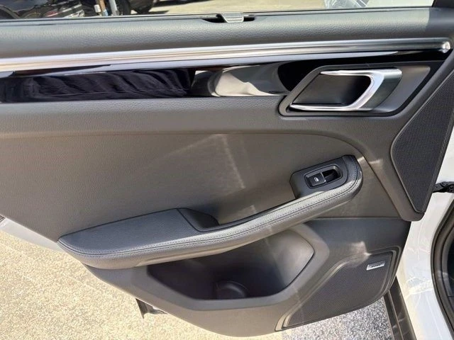 2024 Porsche Macan - Image 9 of 20