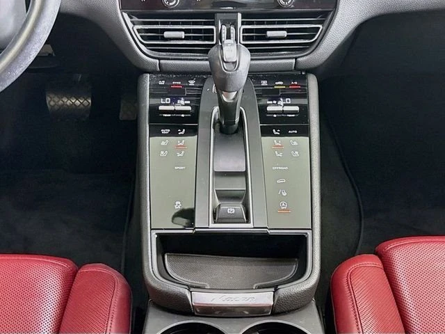 2024 Porsche Macan - Image 10 of 11