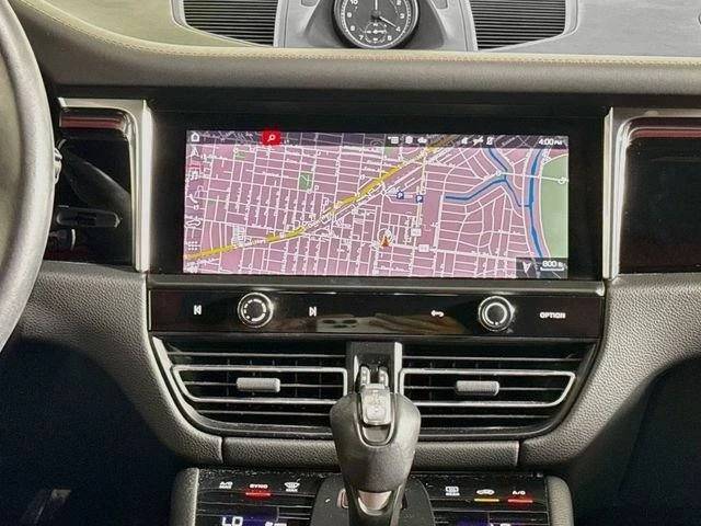 2024 Porsche Macan - Image 9 of 11