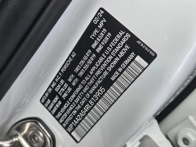 2024 Porsche Macan - Image 30 of 30