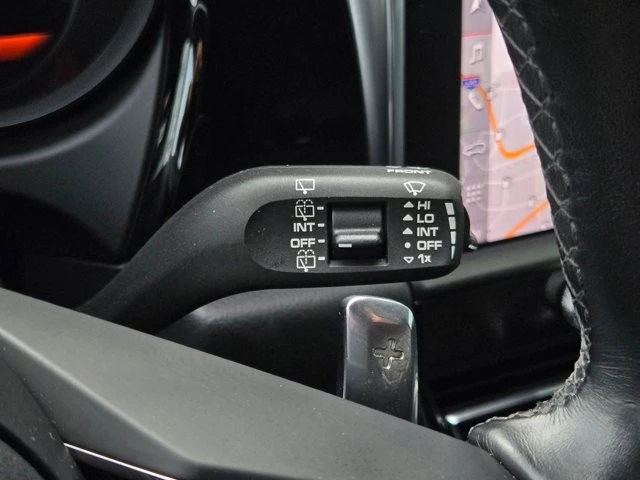 2024 Porsche Macan - Image 24 of 30