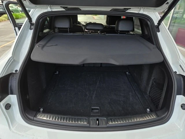 2024 Porsche Macan - Image 27 of 30
