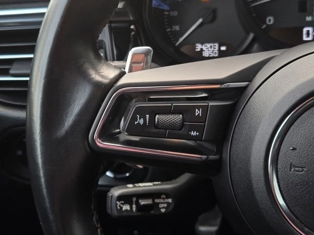 2024 Porsche Macan - Image 23 of 30