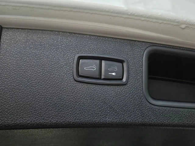 2024 Porsche Macan - Image 28 of 30