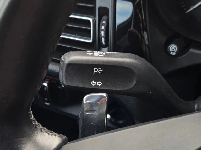 2024 Porsche Macan - Image 25 of 30