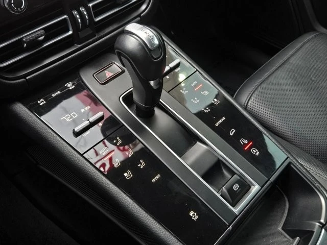 2024 Porsche Macan - Image 20 of 30
