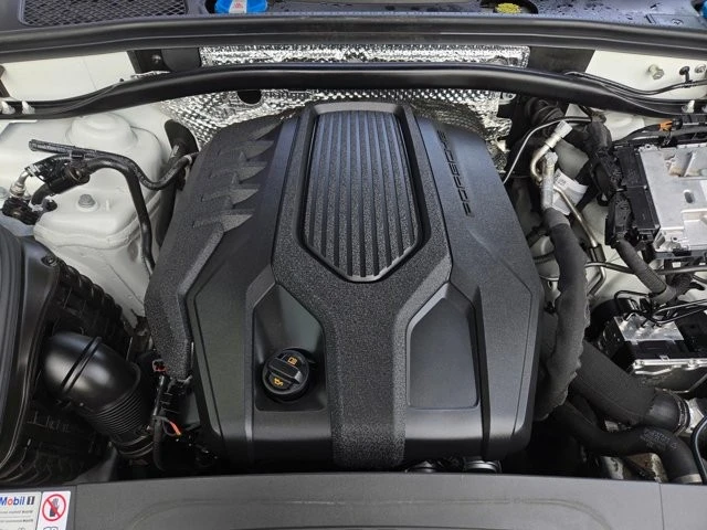 2024 Porsche Macan - Image 29 of 30