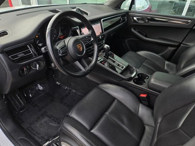 2024 Porsche Macan - Image 8 of 30