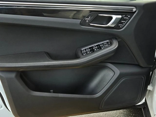 2024 Porsche Macan - Image 9 of 30