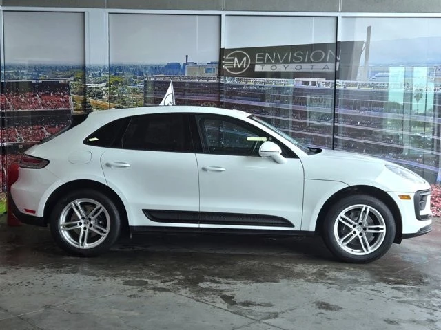 2024 Porsche Macan - Image 4 of 12