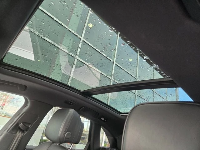 2024 Porsche Macan - Image 18 of 30