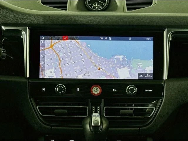 2024 Porsche Macan - Image 15 of 20