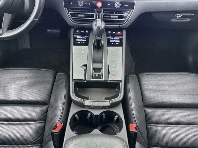 2024 Porsche Macan - Image 16 of 20