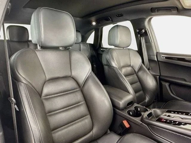2024 Porsche Macan - Image 18 of 20
