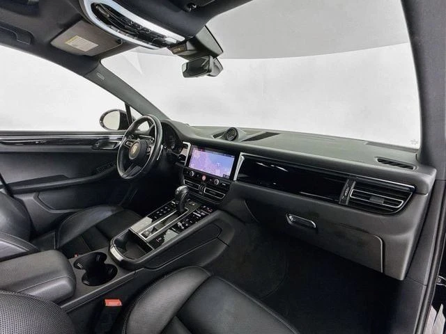 2024 Porsche Macan - Image 17 of 20