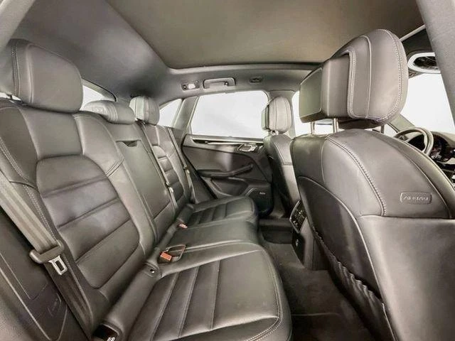 2024 Porsche Macan - Image 19 of 20