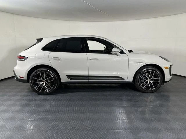 2024 Porsche Macan - Image 8 of 20