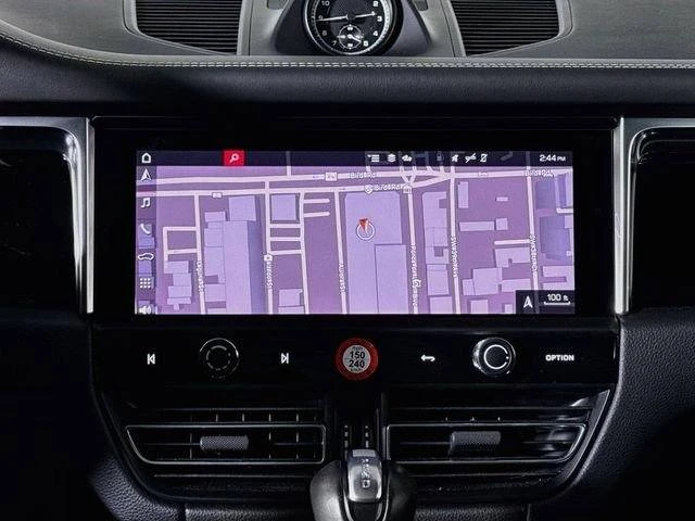 2024 Porsche Macan - Image 15 of 20