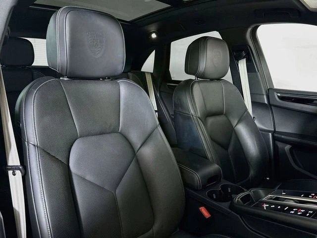 2024 Porsche Macan - Image 18 of 20