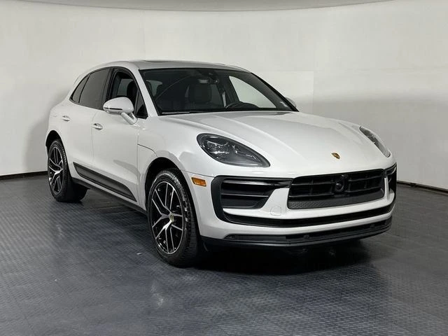 2024 Porsche Macan - Image 9 of 20