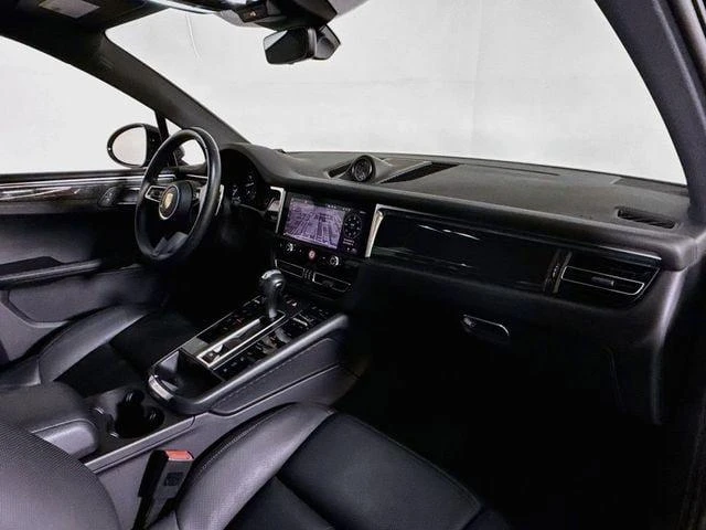 2024 Porsche Macan - Image 17 of 20
