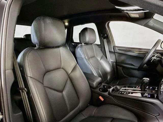 2024 Porsche Macan - Image 18 of 20