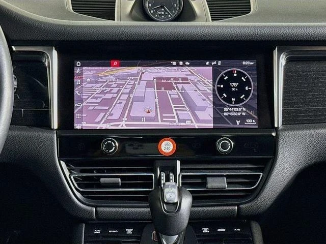 2024 Porsche Macan - Image 15 of 20