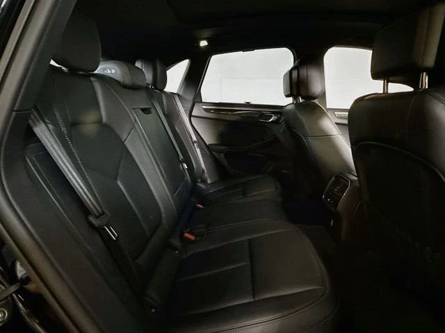 2024 Porsche Macan - Image 19 of 20