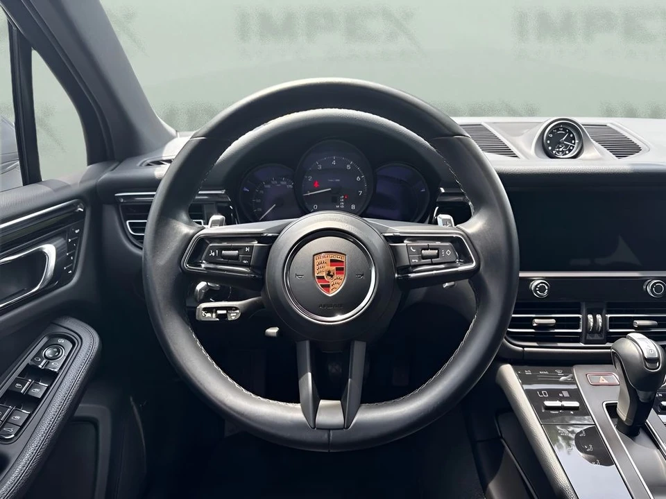 2024 Porsche Macan - Image 28 of 31